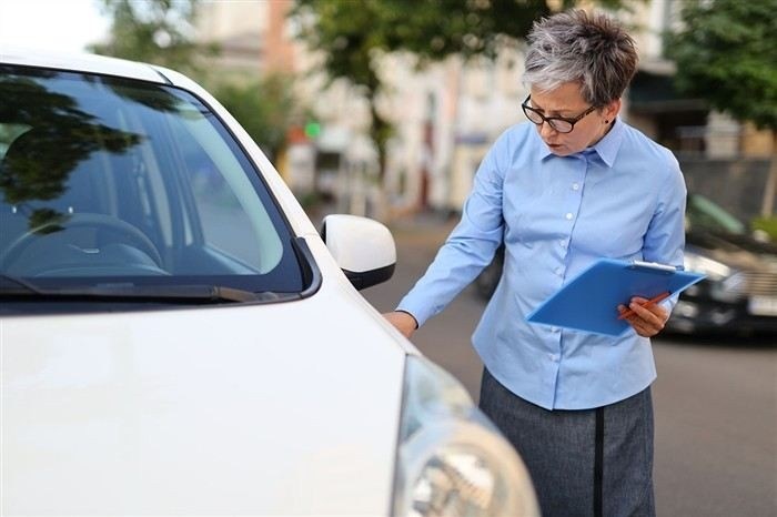 Как правильно подать заявление в страховую компанию после ДТП?