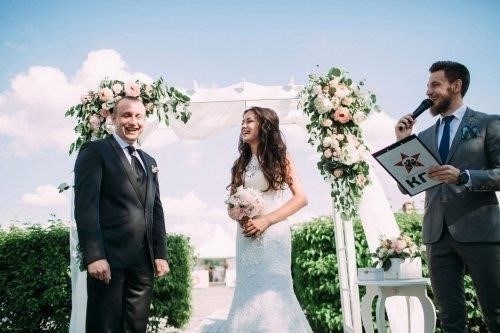Мы одни из немногих, кто предлагает официальные выездные свадебные регистрации